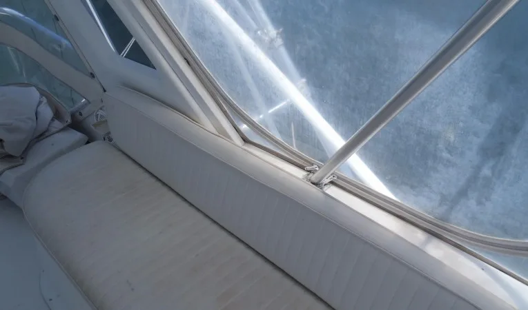 42 Ocean Yachts Helm seating