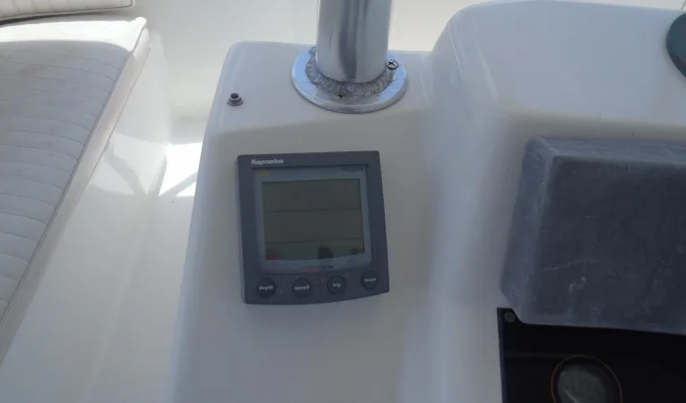 42 Ocean Yachts Electronics