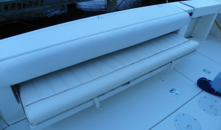 37 Sea Ray Fold out stern seat