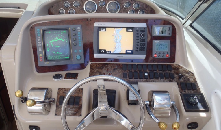 37 Sea Ray Helm console