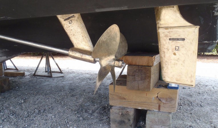 37 Sea Ray Running gear