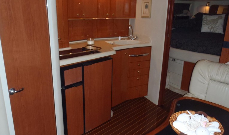 37 Sea Ray Galley