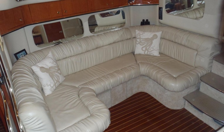 37 Sea Ray Main salon with new cabin sole (2016)