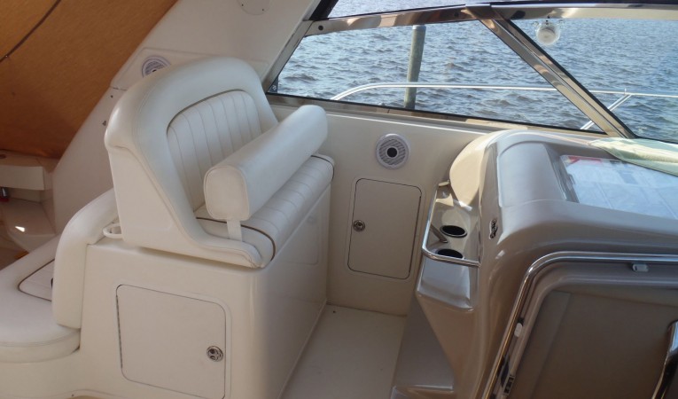 37 Sea Ray Passenger seating