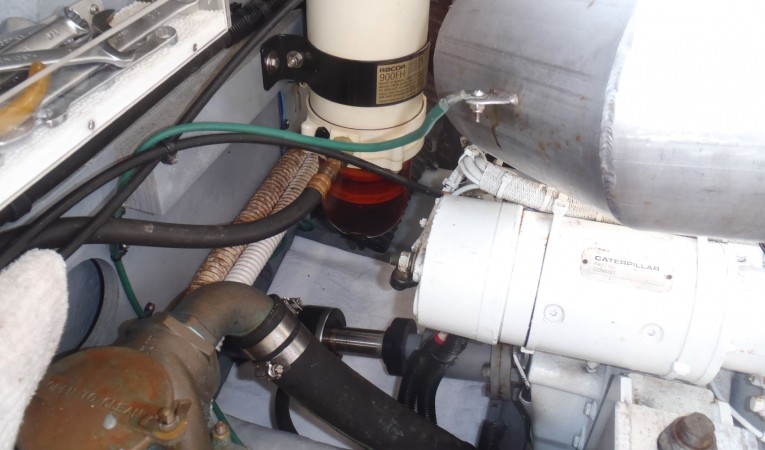 37 Sea Ray Racor 900 fuel filter system