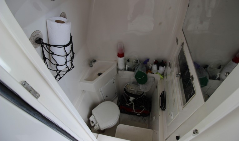 34 Jupiter Console w/ Head & Sink