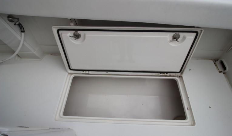 34 Jupiter Starboard Fish Box