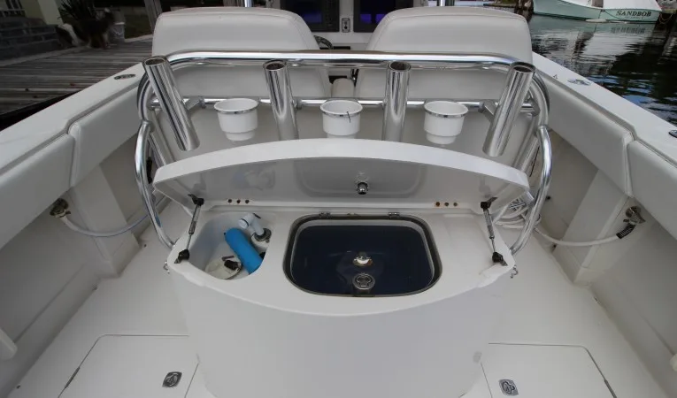 34 Jupiter Leaning Post Livewell