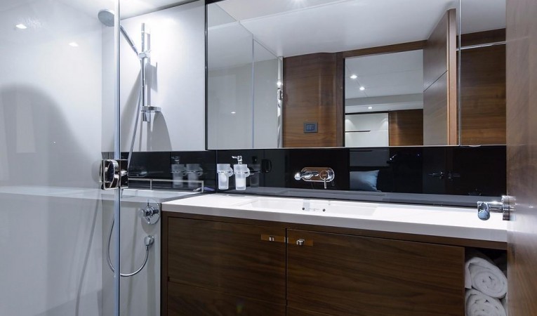 68 Princess Master Bath