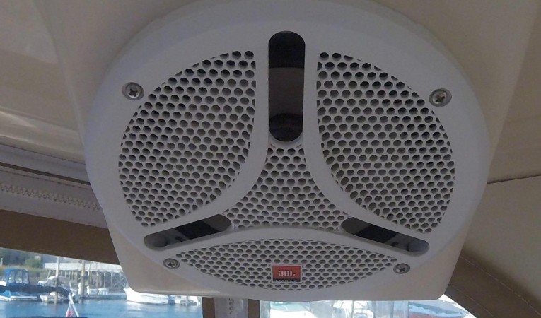 34 Mainship JBL Audio Cockpit Speakers