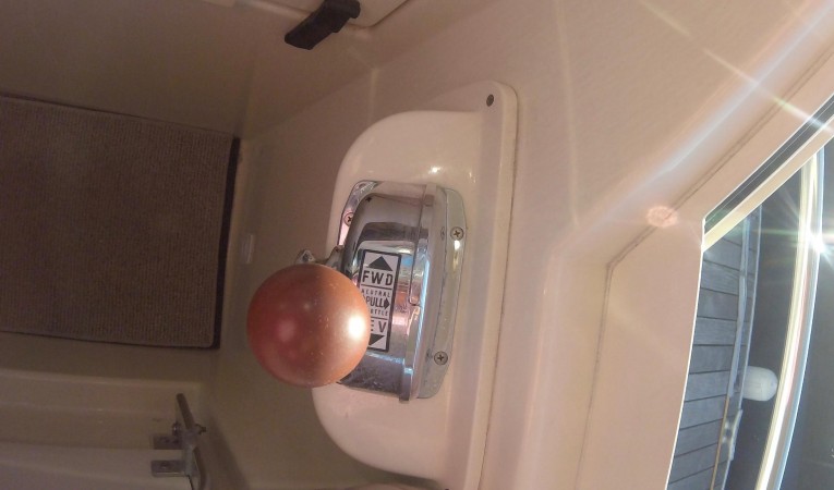 34 Mainship Throttle