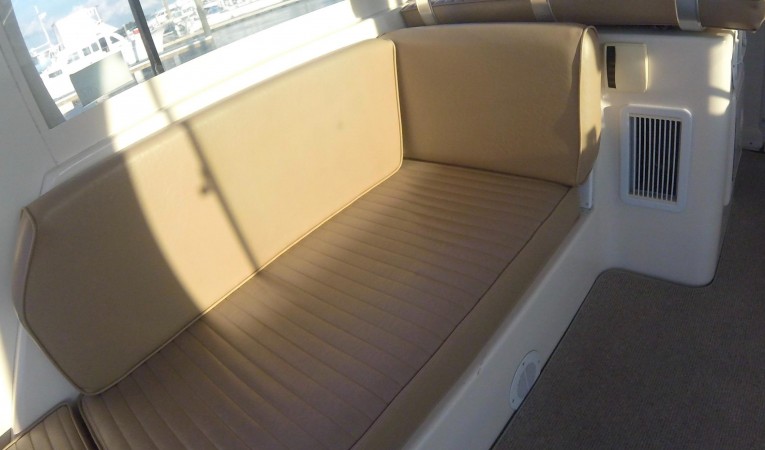 34 Mainship Cockpit Seating Port