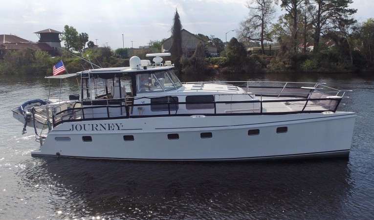 44 Endeavour starboard profile