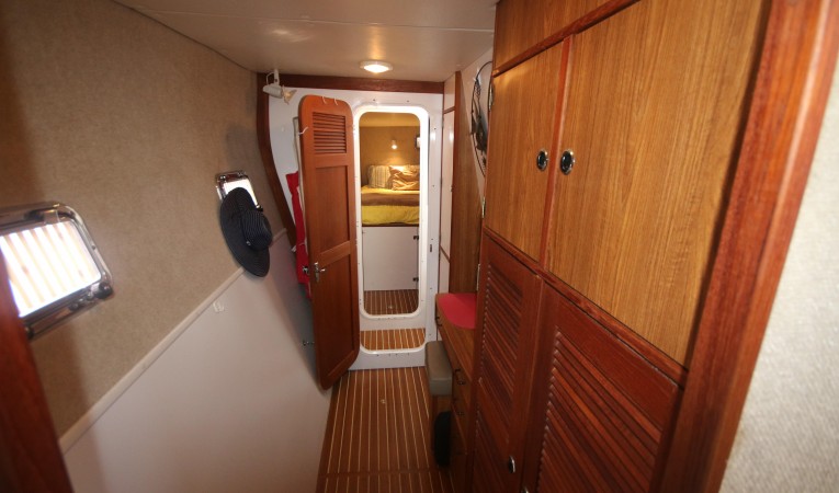 44 Endeavour looking aft on starboard