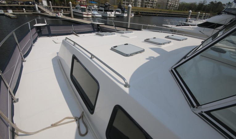 44 Endeavour expansive bow deck