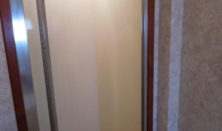 48 Hatteras VIP Head