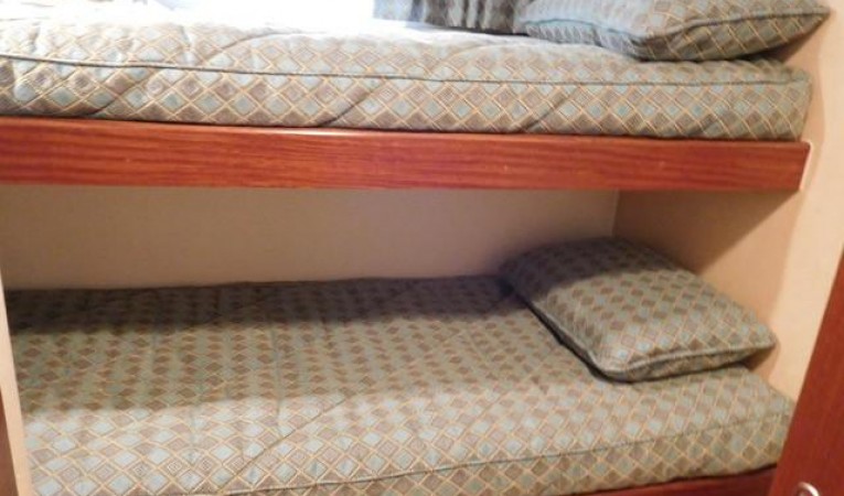 48 Hatteras Aft Guest Stateroom