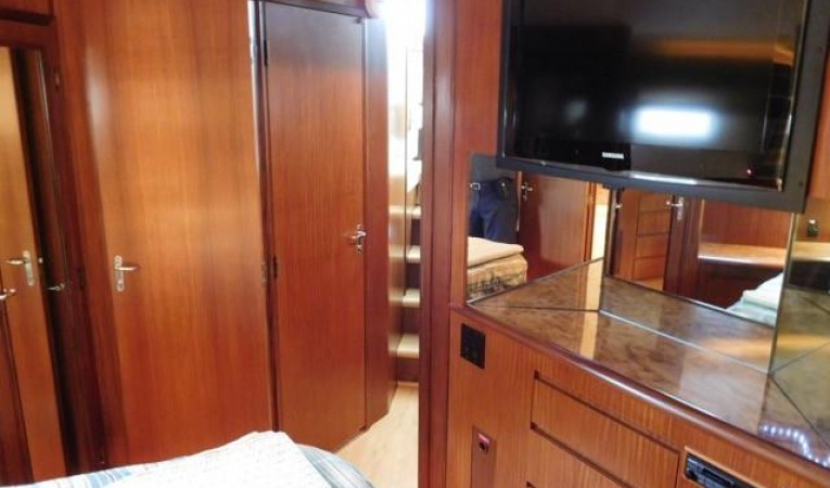 48 Hatteras Master Stateroom