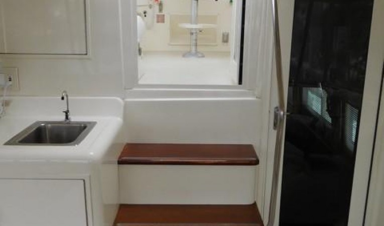 48 Hatteras Access to Flybridge