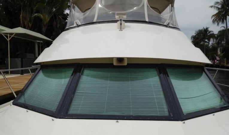 48 Hatteras Foredeck - Looking Aft
