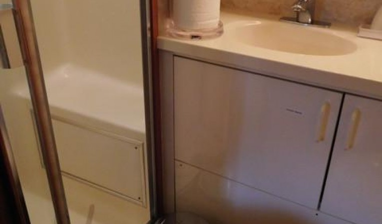 48 Hatteras Master En Suite Bath