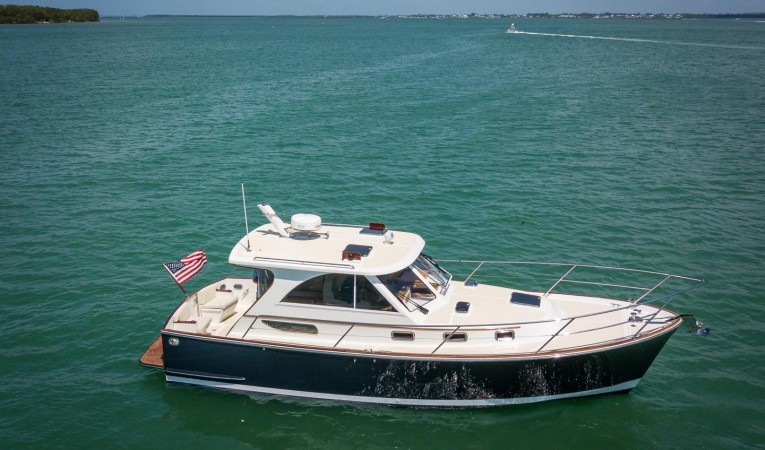 32 Legacy Yachts Starboard Profile