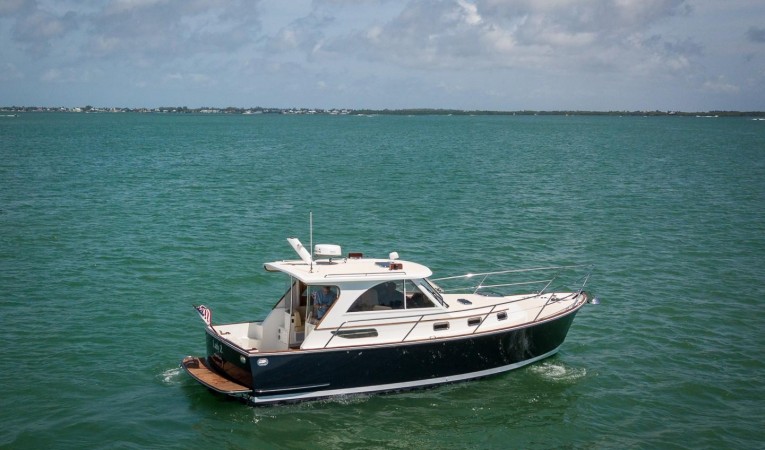 32 Legacy Yachts Starboard Profile