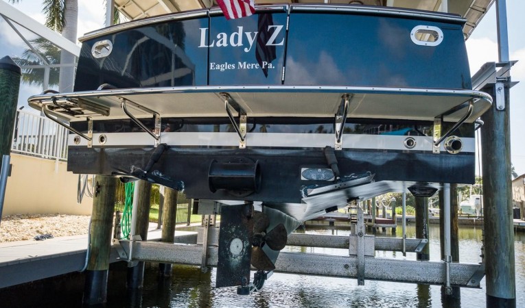 32 Legacy Yachts Stern/ Swim Platform