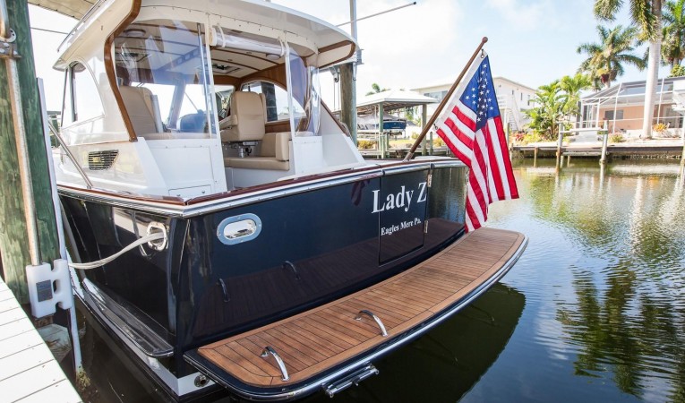 32 Legacy Yachts Stern