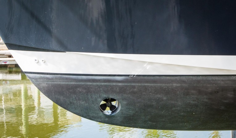 32 Legacy Yachts Bow Thruster