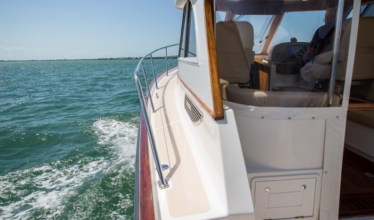 32 Legacy Yachts Port Walkway