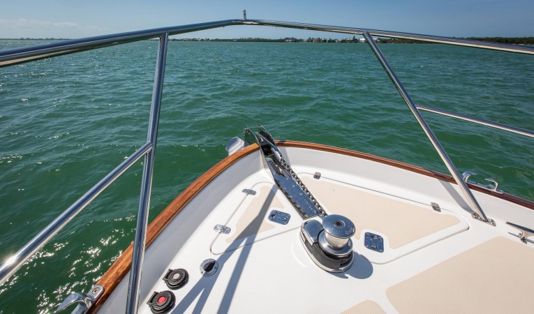 32 Legacy Yachts Bow/Windlass