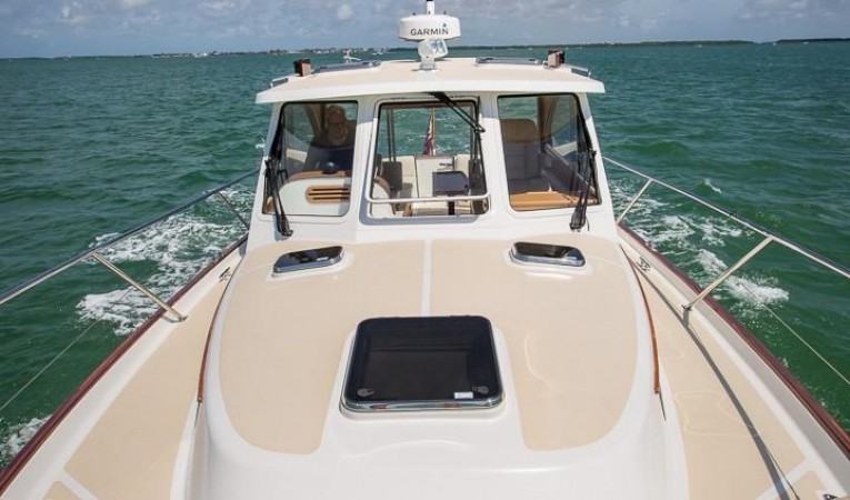 32 Legacy Yachts Bow