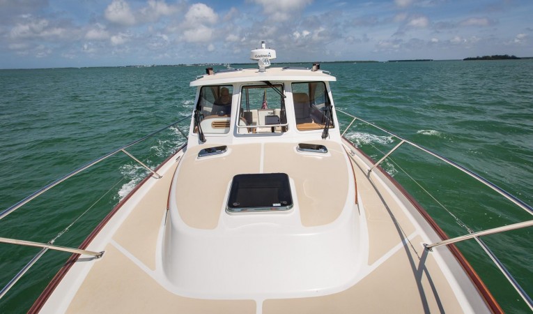 32 Legacy Yachts Bow