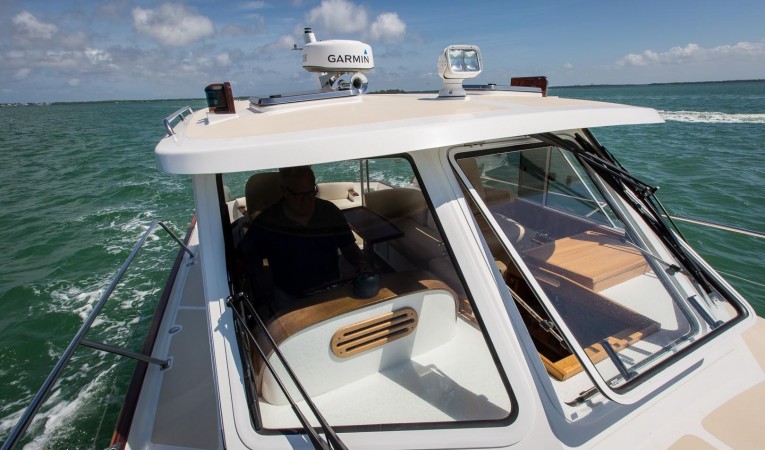 32 Legacy Yachts Opening Windshield