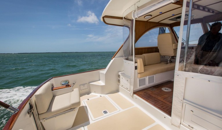 32 Legacy Yachts Cockpit