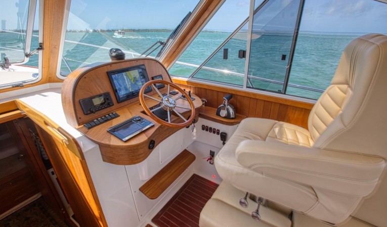 32 Legacy Yachts Helm and Helm Seating