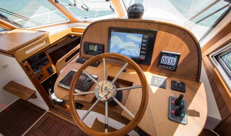 32 Legacy Yachts Bow and Stern Thrusters