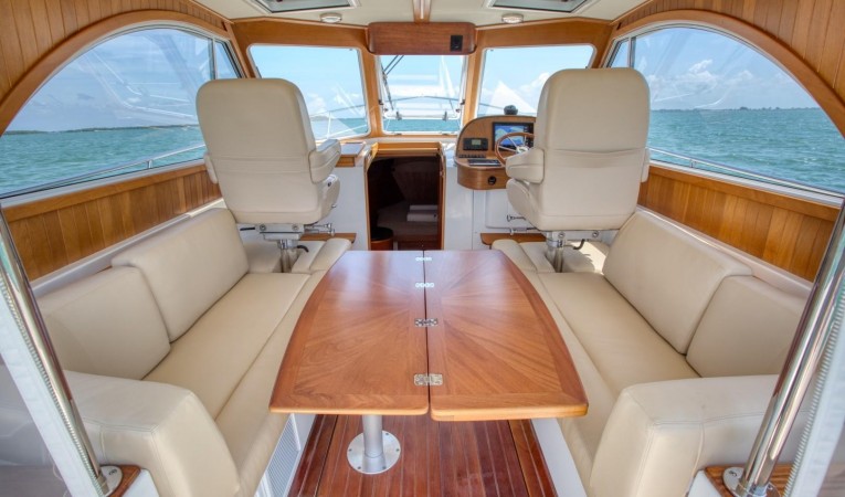 32 Legacy Yachts Salon Collapsable Table, Opened