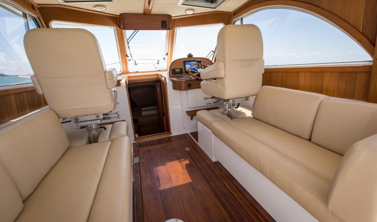 32 Legacy Yachts Salon