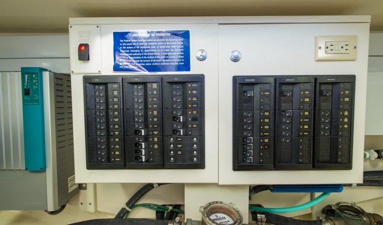 32 Legacy Yachts Electric Bus Pannel