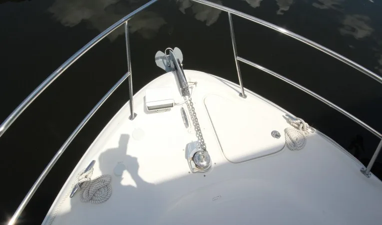 38 Sea Ray Anchor Locker