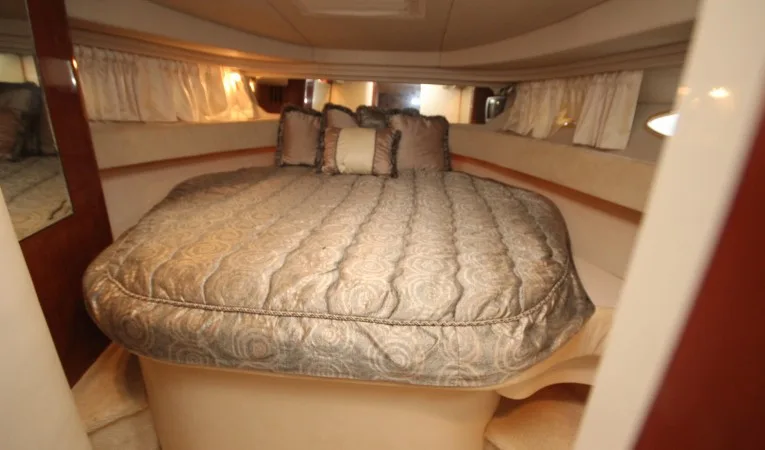 38 Sea Ray Master Berth
