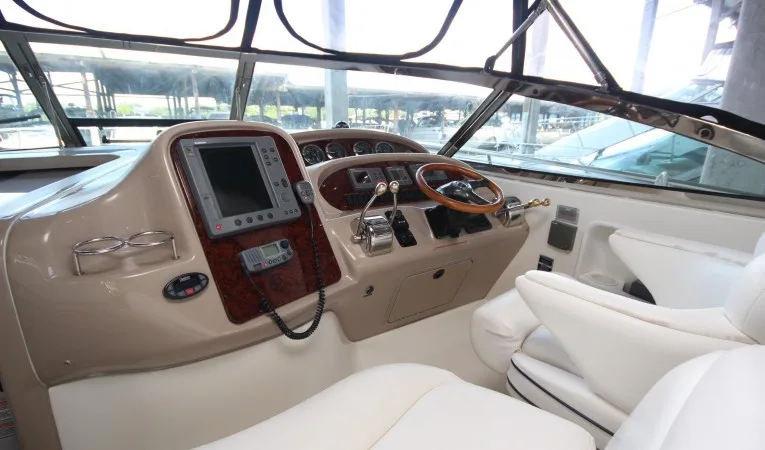 38 Sea Ray Helm