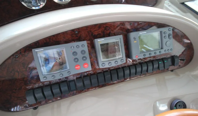 38 Sea Ray Electronics
