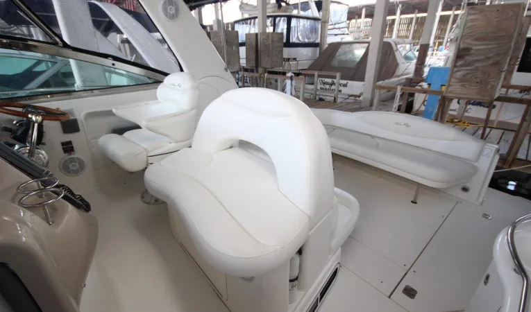 38 Sea Ray Companion Seating