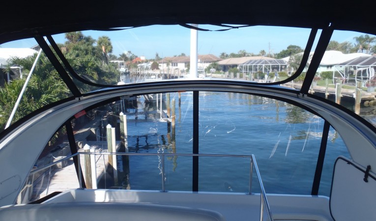 41 Meridian Flybridge aft