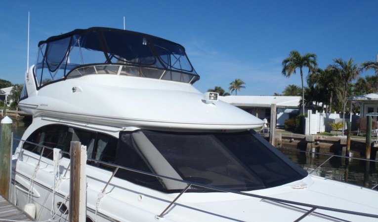 41 Meridian Stbd fwd w/new bridge canvas and windshield cover