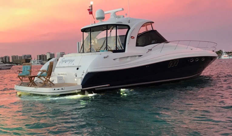 52 Sea Ray Awaiting happy hour...