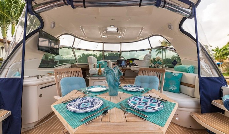 52 Sea Ray Cockpit fwd